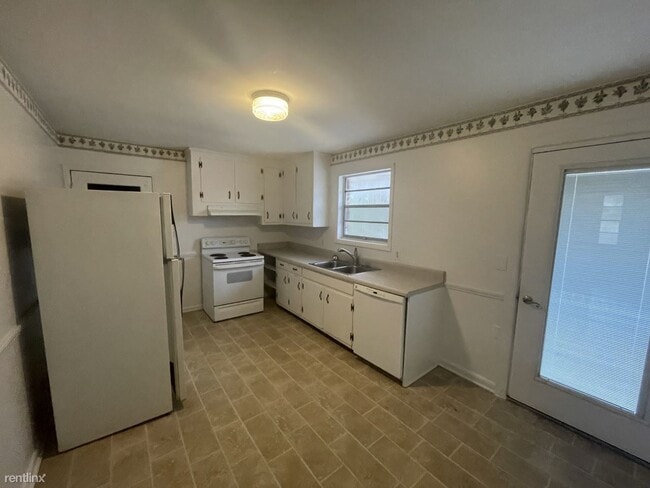 Building Photo - 3 br, 1.5 bath House - 4421 Rockwood Dr