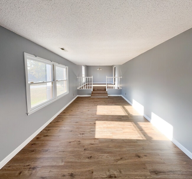 Building Photo - 946 Rim Rd