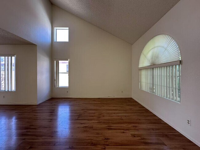 Foto del edificio - ozy 2-story single-family hom