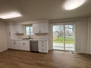 Building Photo - 1206 S Zillah St