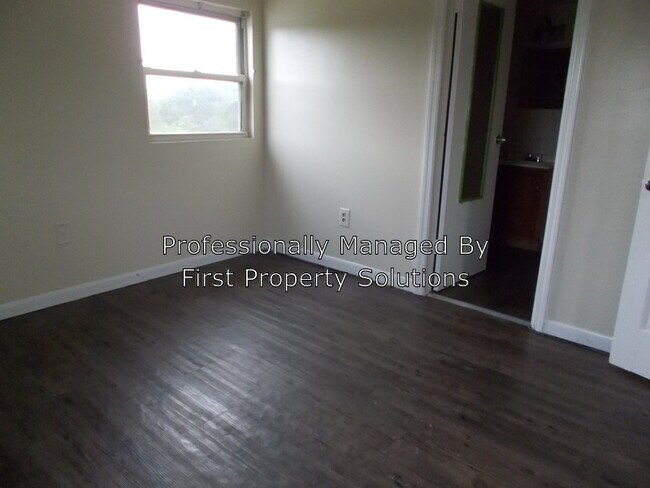 Building Photo - 345 Prosperity Rd