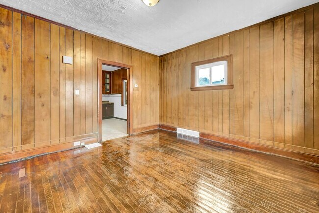 Foto del edificio - 7412 Worley Ave