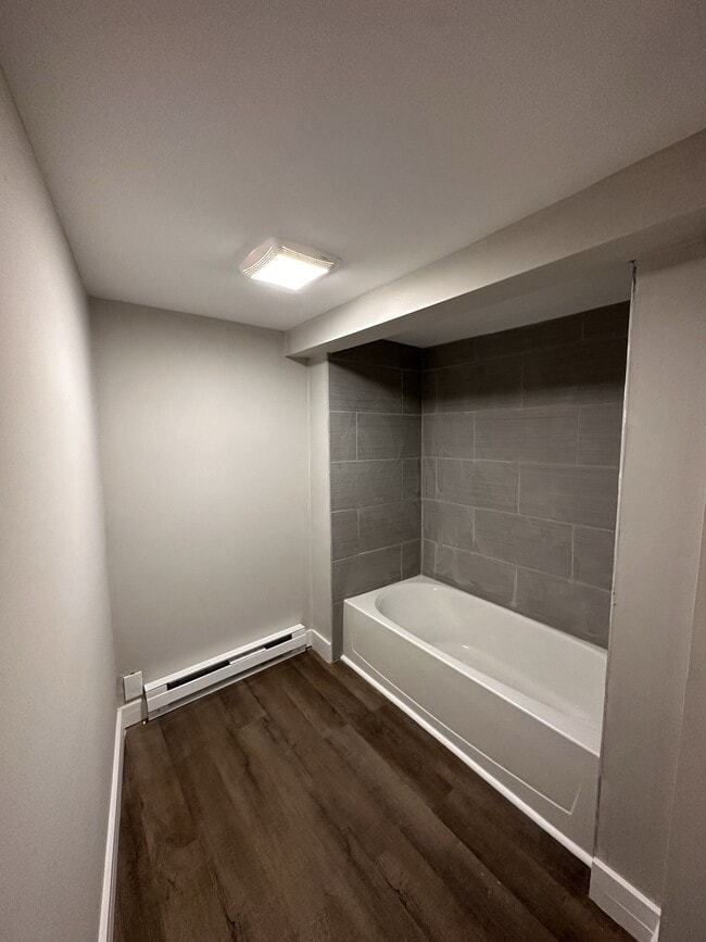 Foto del edificio - 84 W Main St