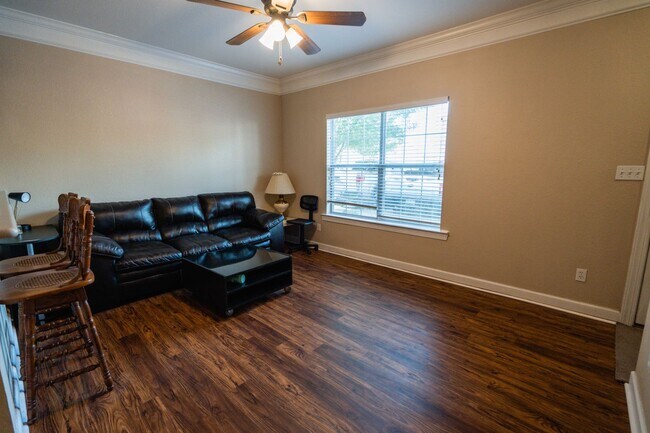 Foto del edificio - Super cute 3 Bedroom/3Bathroom Townhome in...