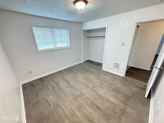 Foto del edificio - 310 W Pierce St