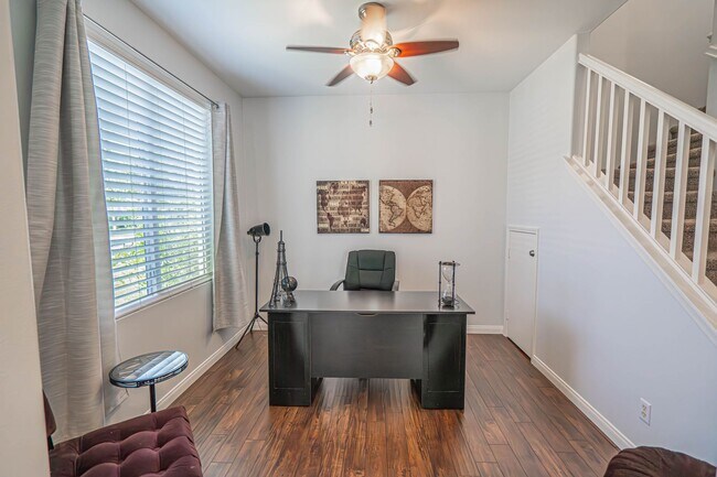 Foto del edificio - Fully Furnished House - Short Term Lease -  Month to Month - Most utilities Included