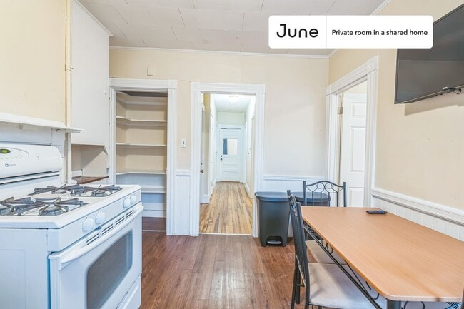 Building Photo - Room in Shared 4 bed/1 bath home