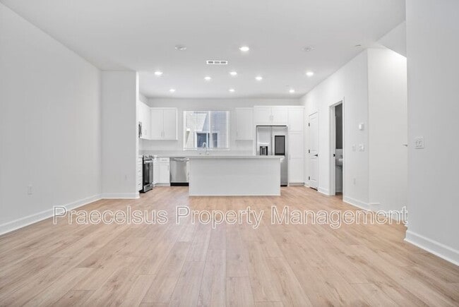 Building Photo - 824 Makani St