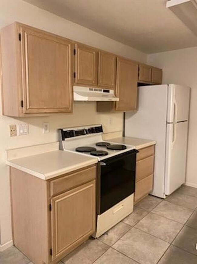 Building Photo - Carlsbad Condo, Close to Good Schools w/ L...