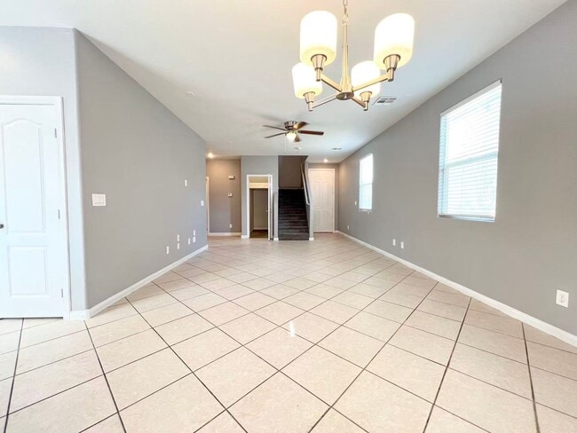 Building Photo - Spacious 4-Bed Family Home in Desert Willows – Great Schools & Neighborhood