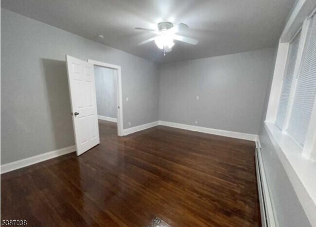 Foto del edificio - 556 Willow Ave