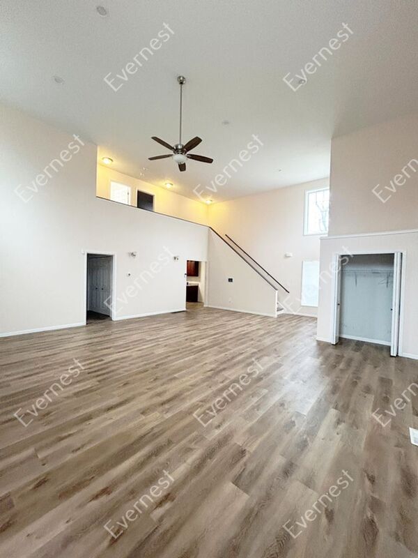 Building Photo - 1850 E 85th St