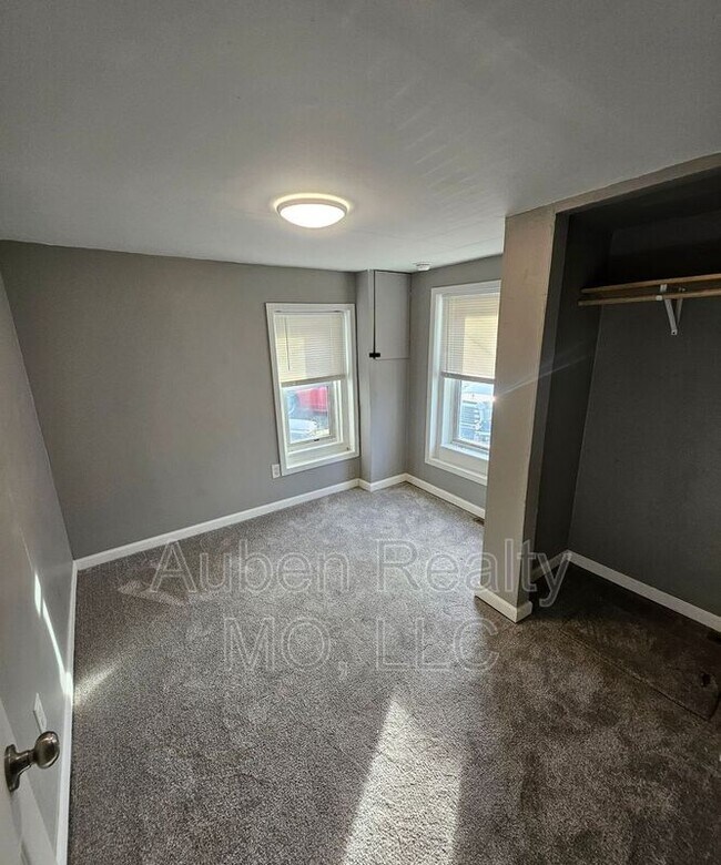 Foto del edificio - 3931 NE Hill Haven Rd