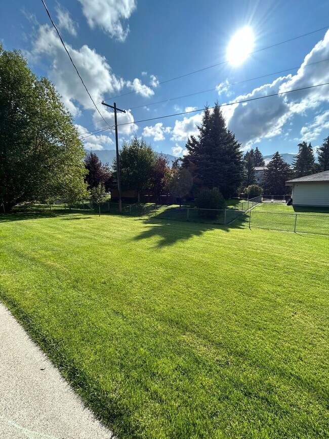 Foto del edificio - 3470 S Hillcrest Dr