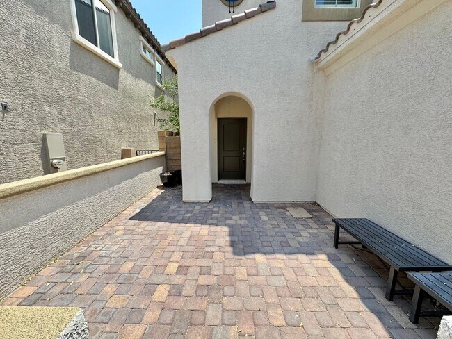 Foto del edificio - STUNNING 2 STORY HOME 3 BEDROOM/2.5 BATHROOM