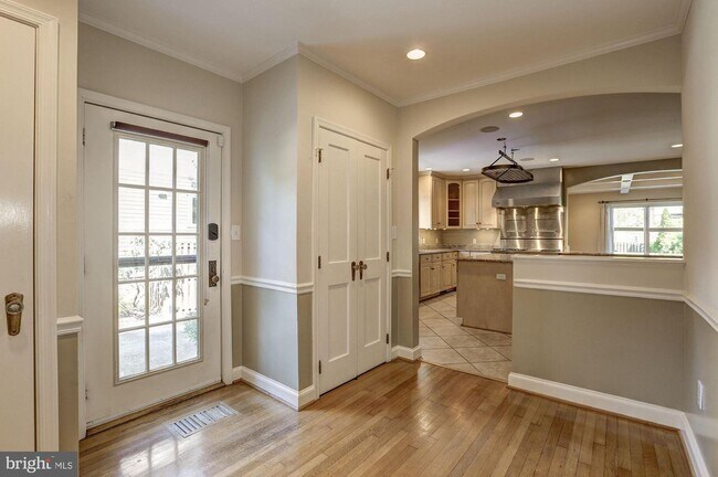 Foto del edificio - 5119 Manning Dr