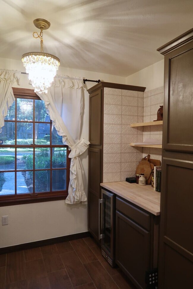 Foto del edificio - Prime Location to Haile Village