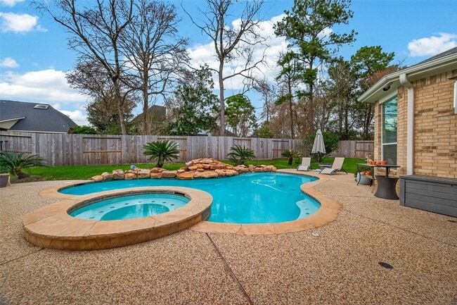 Building Photo - 171 E Lansdowne Cir