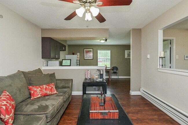 Building Photo - 3201 Laura Koppe Road Unit E23