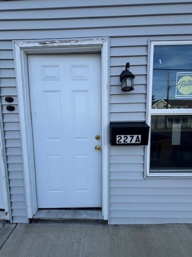 Building Photo - 227 E Catawissa St