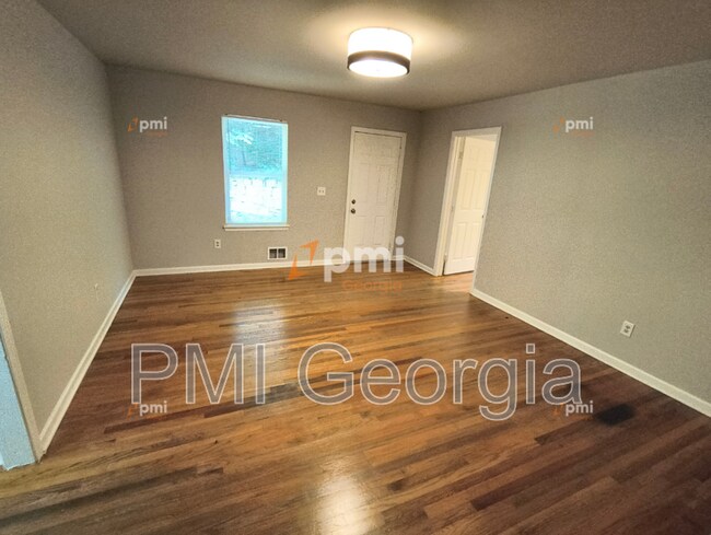 Foto del edificio - 819 Forrest Cir SE