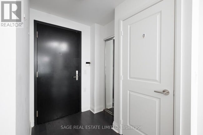 Building Photo - 1080 Bay St.