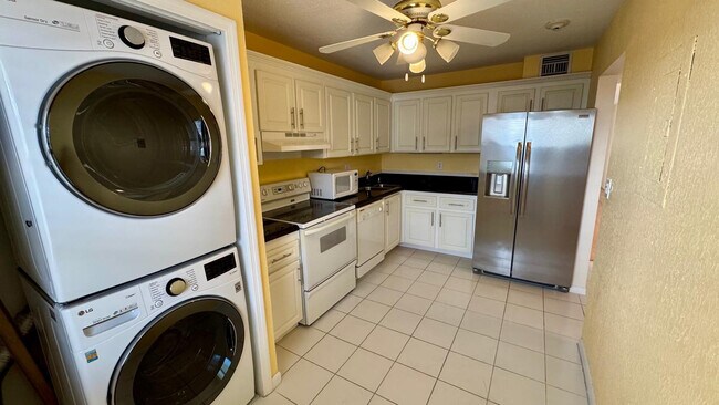 Foto del edificio - 3100 NE 48th St