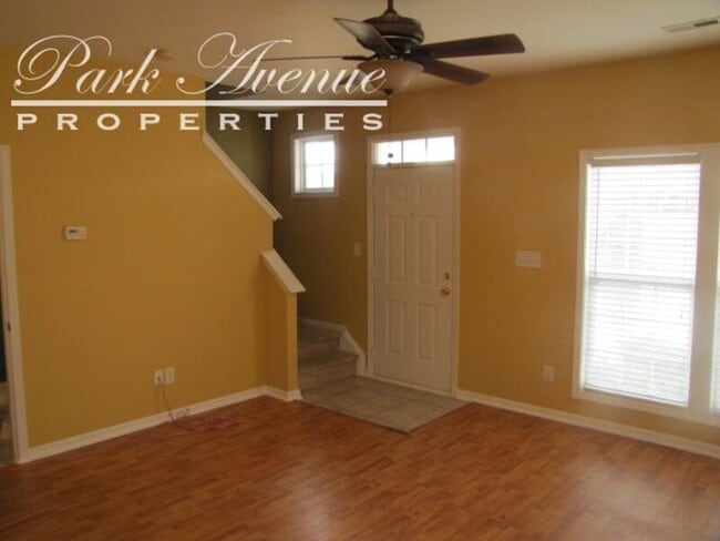 Building Photo - 759 Plaza Walk Dr