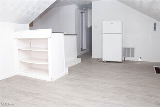 Building Photo - 923 Baughman St