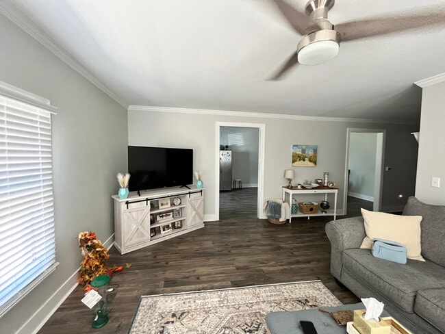 Building Photo - 9916 N Nash St