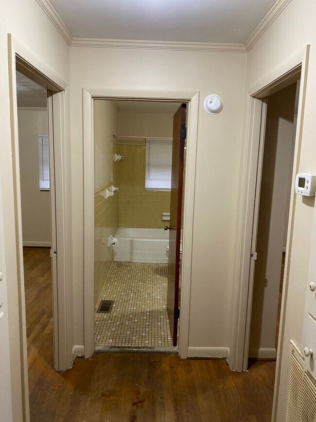 Foto del edificio - 3 Bed 2 Bath Brick House