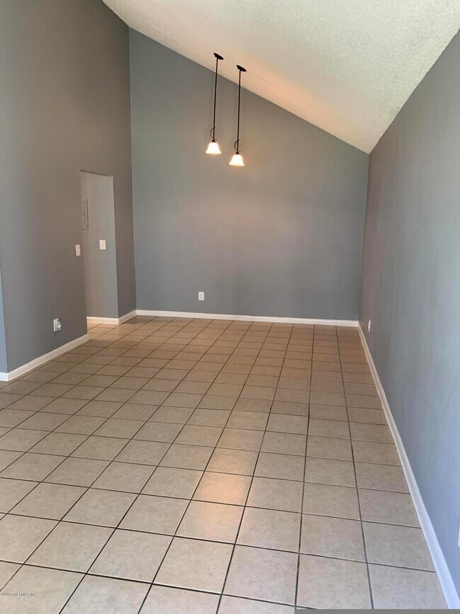 Building Photo - 8145 San Jose Manor Dr E