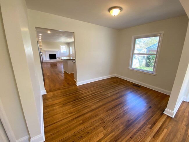 Building Photo - 3 bed, 2 bath in High Point Terrace with g...