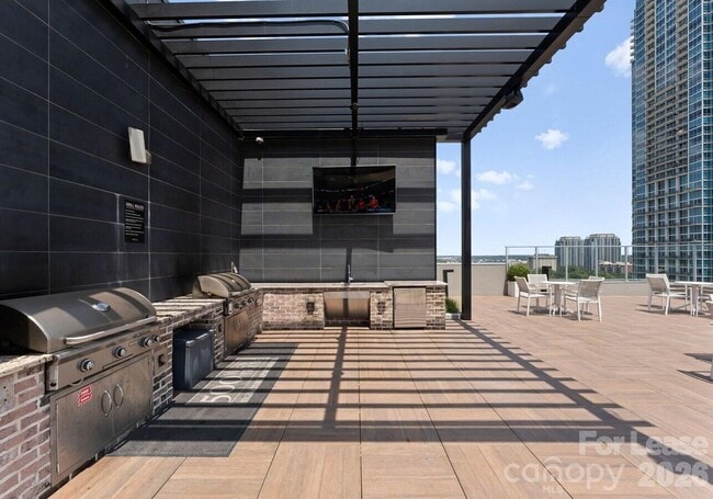 Foto del edificio - 500 W Trade St