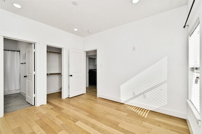 Foto del edificio - 208 N York St