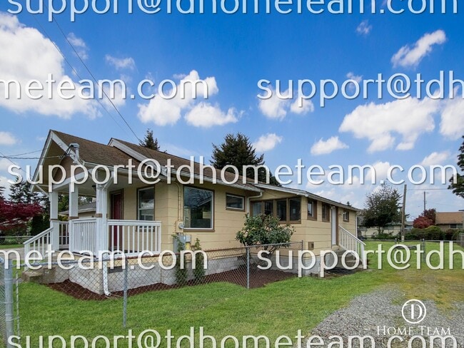 Building Photo - Charming 2-Bedroom Home in Tacoma with Spa...