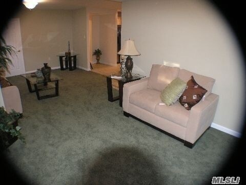 Foto del edificio - 725 Meadow Rd