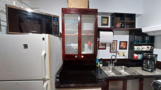 Building Photo - 334 E Mulberry St