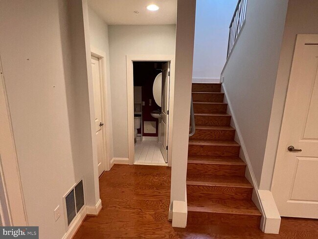 Foto del edificio - 9629 Milestone Way