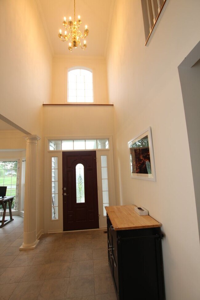 Foto del edificio - Spacious and modern single family home, lo...