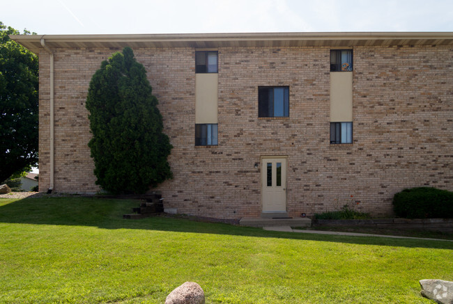 Building Photo - N114W15846 Sylvan Cir