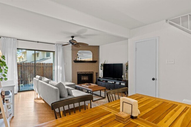 Foto del edificio - 3801 Menchaca Rd