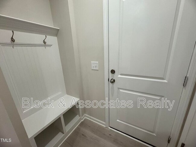 Building Photo - 124 Kobus Ct