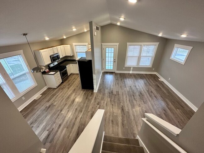 Building Photo - Beautiful Newer Home 3 Bedroom