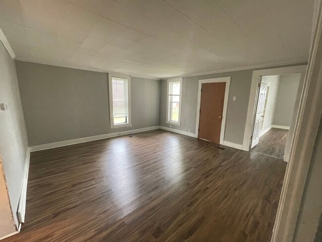Building Photo - Four Bedroom Available in Delphi IN