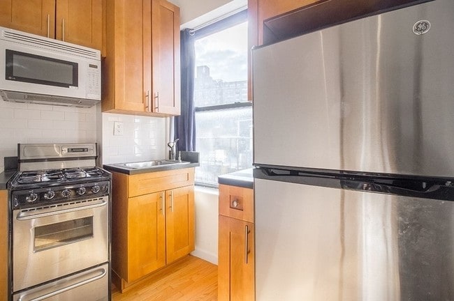 Building Photo - 304 West 14th Street