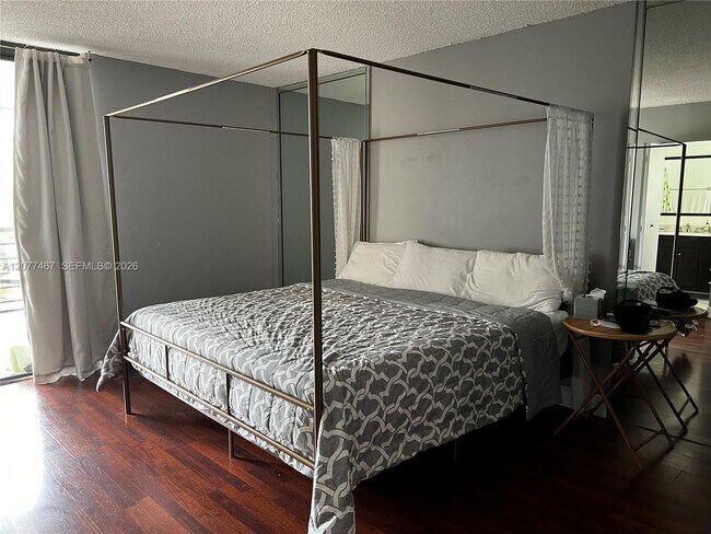 Foto del edificio - 20441 NE 30th Ave