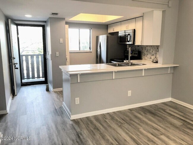 Building Photo - 4571 Holly Tree Rd