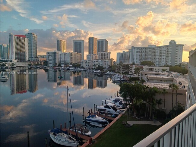 Foto del edificio - 400 Golden Isles Dr