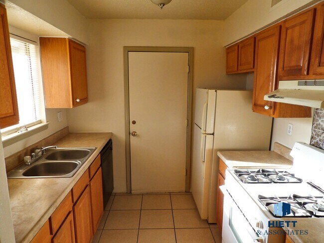 Foto del edificio - Great move in ready home close to Ft. Bliss